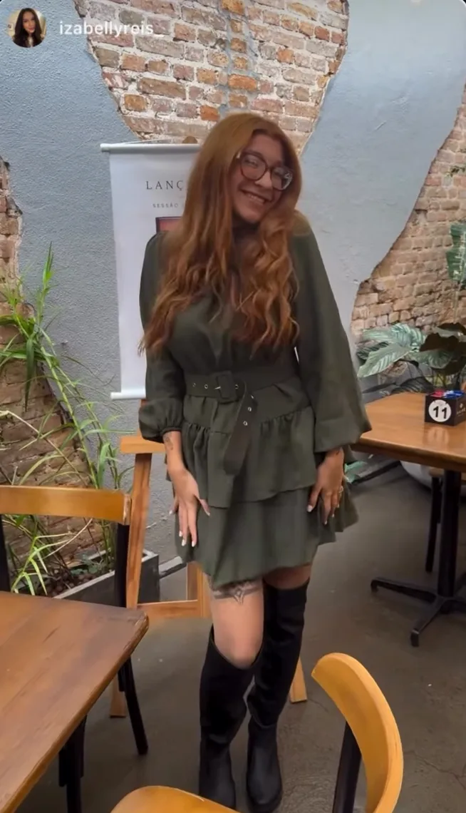 A escritora Esther Faria no lançamento do seu romance de estreia